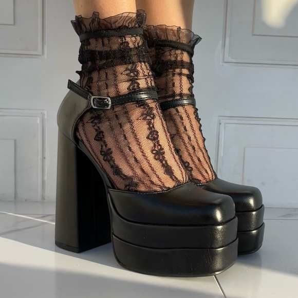 Black platform heels - Picture 2 of 2